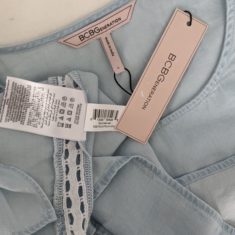 BCBGeneration Top Cropped Ruffled Short Sleeve White Eyelet Chambray Blue L NWT - Picture 16 of 16